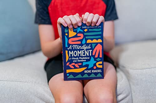 A Mindful Moment: 5-Minute Meditations and Devotions - Retail Maharaj