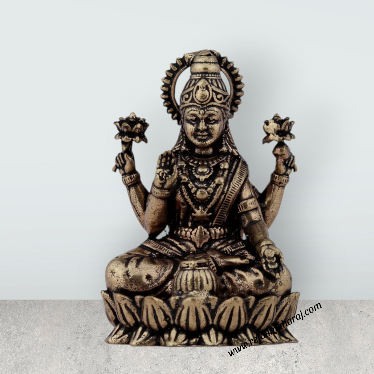Laxmi Devi Statue - 2 x 1.25 Inches | Lakshmi Statue Sitting On Lotus/ Brass Idol for Pooja/ 45 Gms Approx - Retail Maharaj