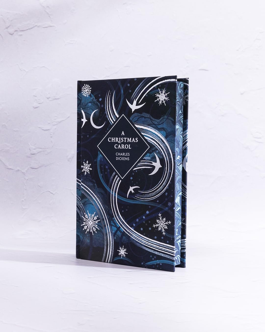 A Christmas Carol: A sprayed edge gift edition of Dickens's spooky tale, the book that invented Christmas (Vintage Collector's Classics) - Retail Maharaj