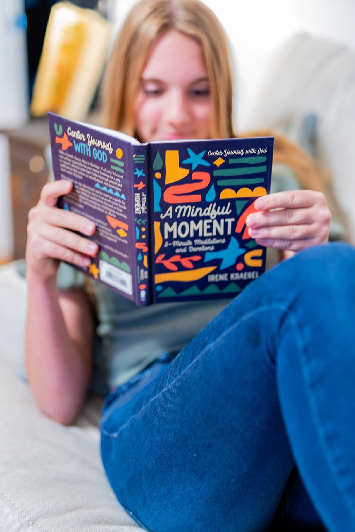 A Mindful Moment: 5-Minute Meditations and Devotions - Retail Maharaj