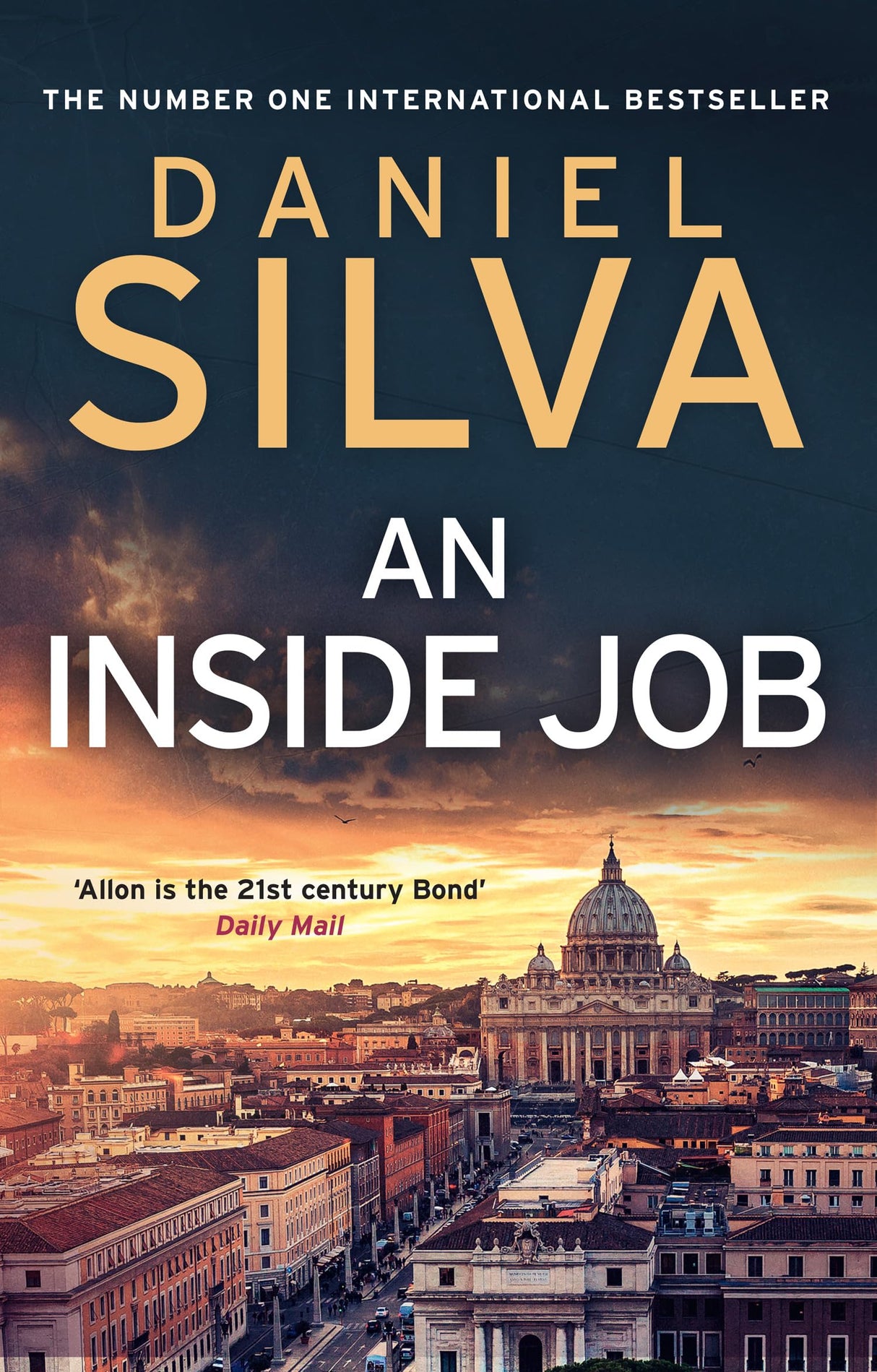 An Inside Job: The edge-of-your-seat spy thriller novel by the New York Times bestselling author: Book 25 (Gabriel Allon) - Retail Maharaj
