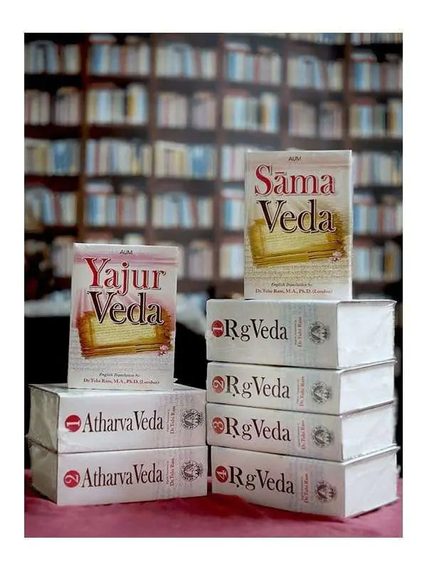 अ कम्पलीट सेट ऑफ़ आल फौर वेदाज़ इन संस्कृत-इंग्लिश एंड ट्रांसलीट्रीएशन A Complete Set of All Four Vedas in Sanskrit-English and Transliteration (8 Vols) - Retail Maharaj