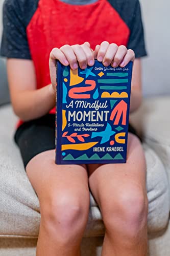 A Mindful Moment: 5-Minute Meditations and Devotions - Retail Maharaj