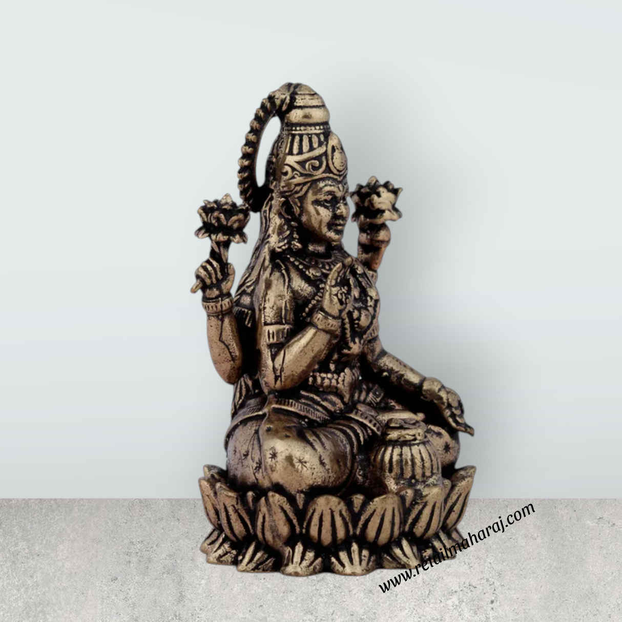 Laxmi Devi Statue - 2 x 1.25 Inches | Lakshmi Statue Sitting On Lotus/ Brass Idol for Pooja/ 45 Gms Approx - Retail Maharaj