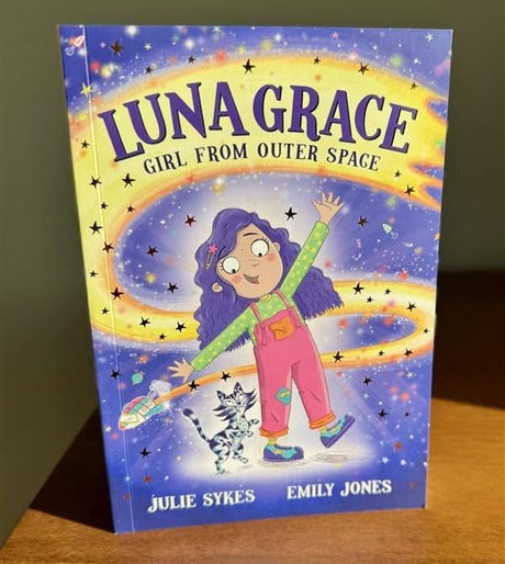 Luna Grace: Girl from Outer Space: From the bestselling author of Unicorn Academy - Retail Maharaj