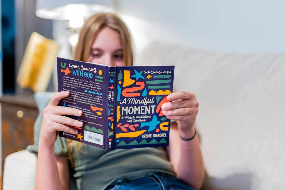 A Mindful Moment: 5-Minute Meditations and Devotions - Retail Maharaj