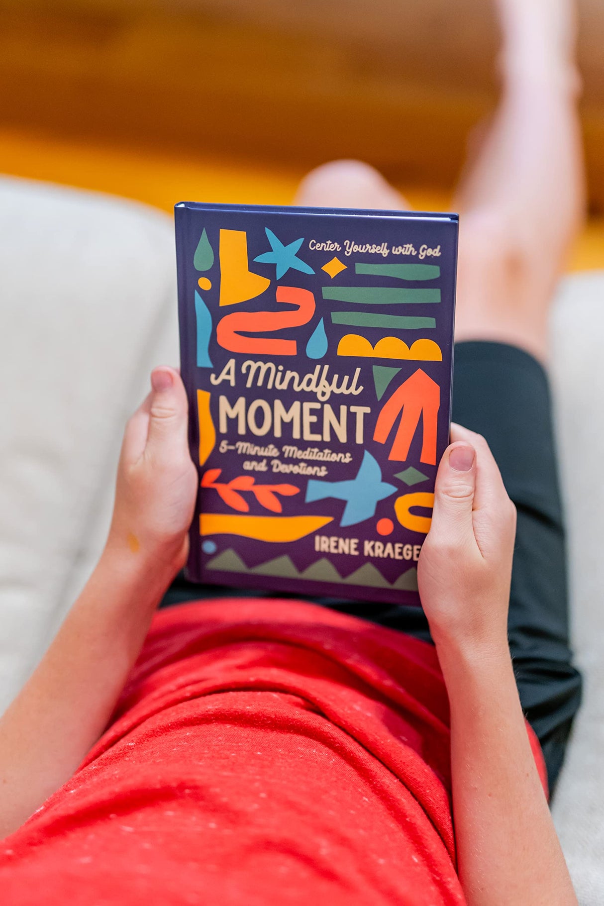 A Mindful Moment: 5-Minute Meditations and Devotions - Retail Maharaj
