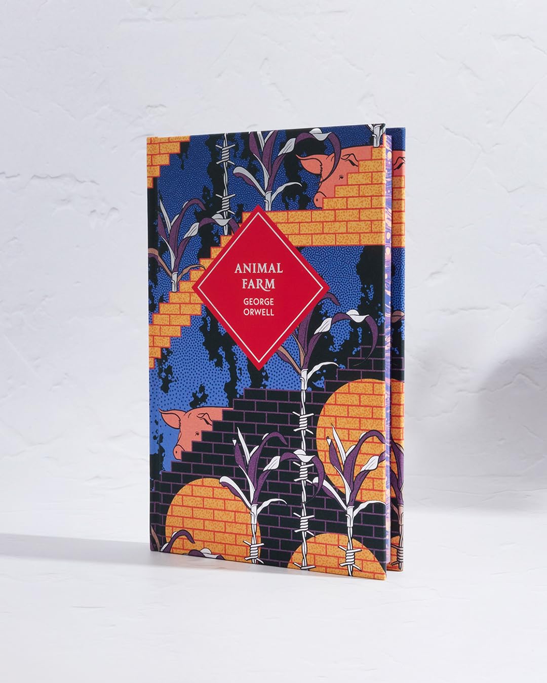 Animal Farm: Orwell’s disturbing political satire introduced by Christopher Hitchens (Vintage Collector's Classics) - Retail Maharaj