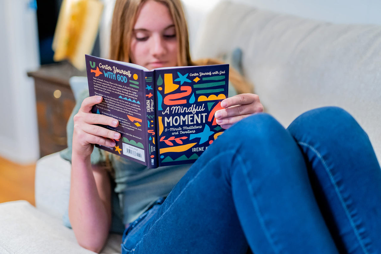 A Mindful Moment: 5-Minute Meditations and Devotions - Retail Maharaj