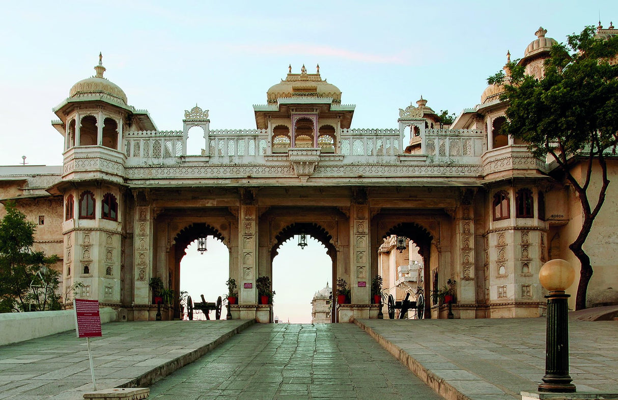 Maharana: The Story of the Rulers of Udaipur - Retail Maharaj