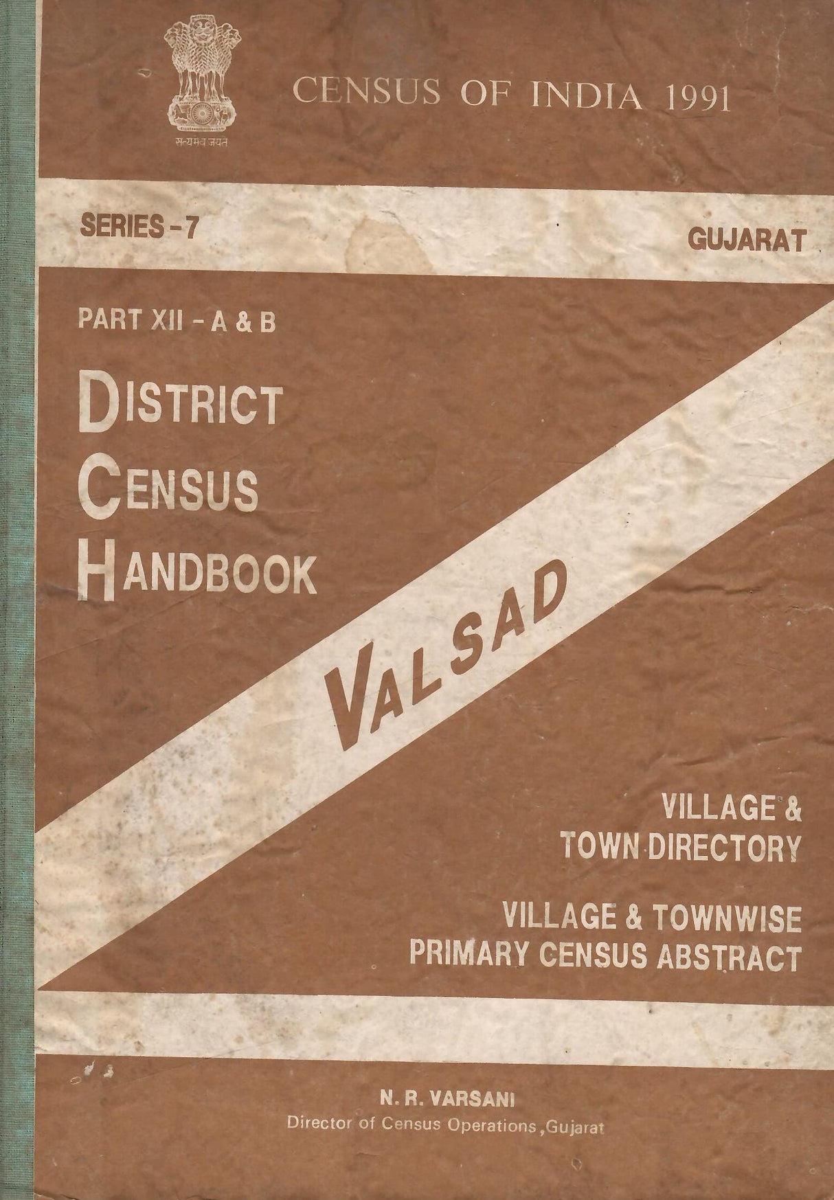 Census of India 1991 - Gujarat - District Census Handbook - Valsad [Hardcover] N. R. Varsani