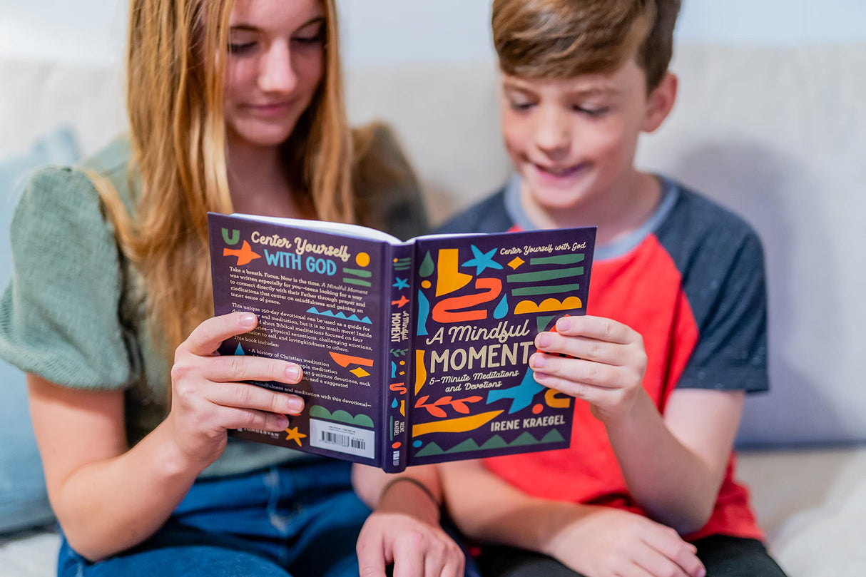 A Mindful Moment: 5-Minute Meditations and Devotions - Retail Maharaj