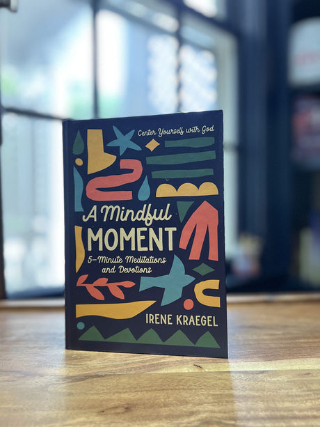 A Mindful Moment: 5-Minute Meditations and Devotions - Retail Maharaj
