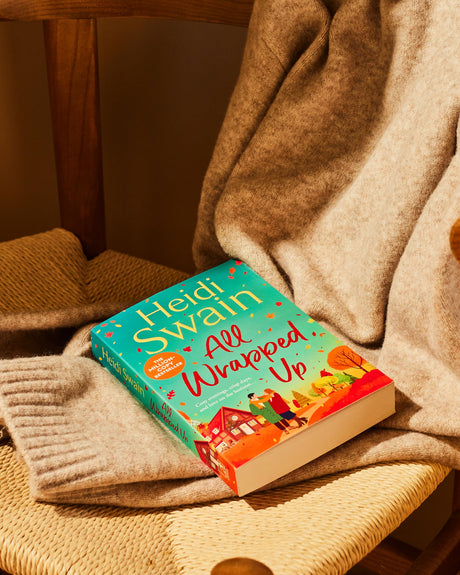 All Wrapped Up : The brand-new uplifting and completely heart-warming seasonal romance from the Sunday Times bestseller. - Retail Maharaj