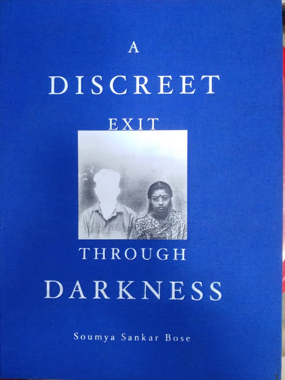 A Discreet Exit through Darkness (English Version) - Retail Maharaj